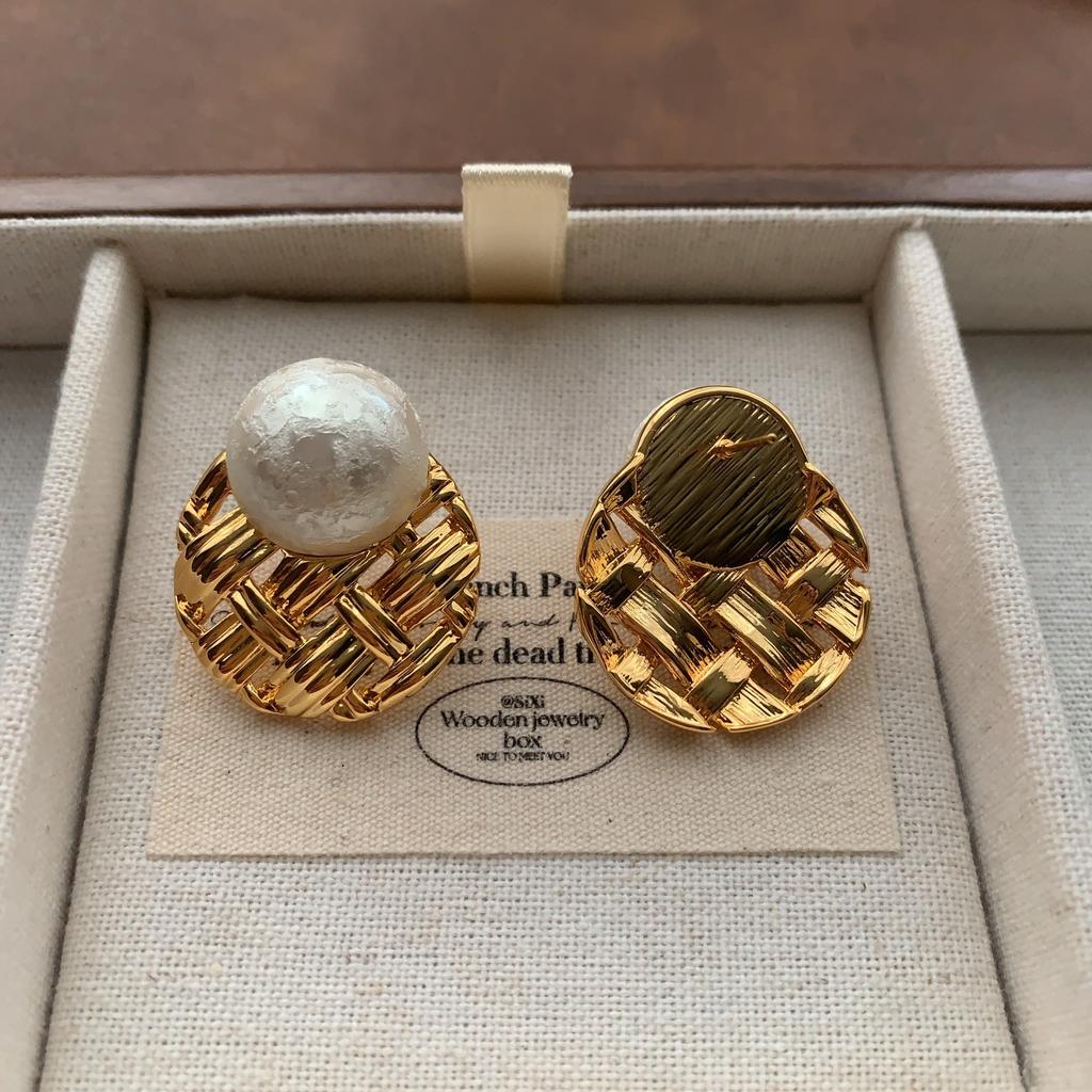 Round Braided Pearl Stud Earrings Vintage Textured French Elegant Three-dimensional Earrings