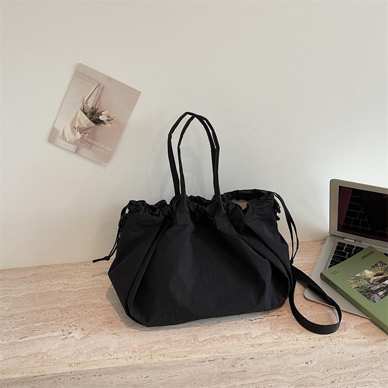 Einfarbige Kordelzug-Handtasche Damen-Schultertasche Große Kapazität Pendler-Crossbody-Tasche