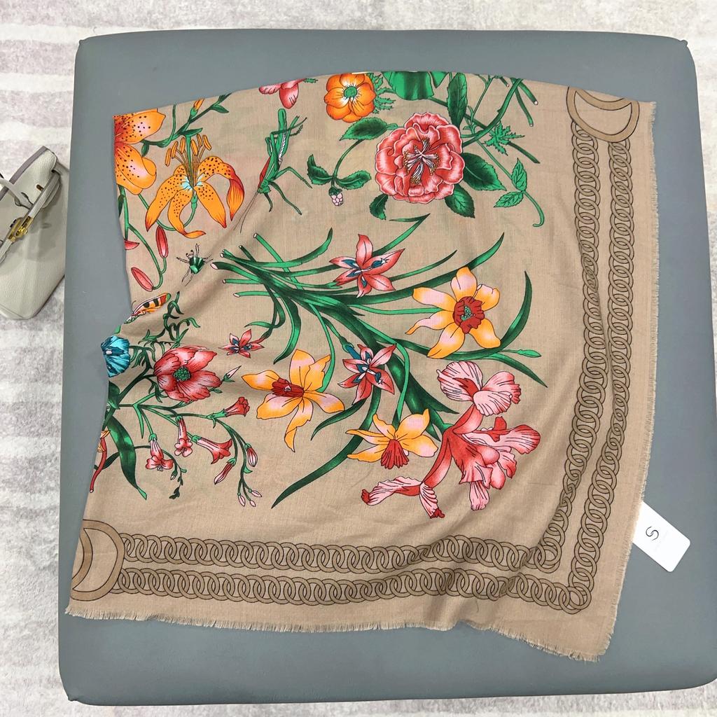 2025 spring and summer new beard removal large square scarf fashion printing decoration warm shawl travel photo show temperament scarf