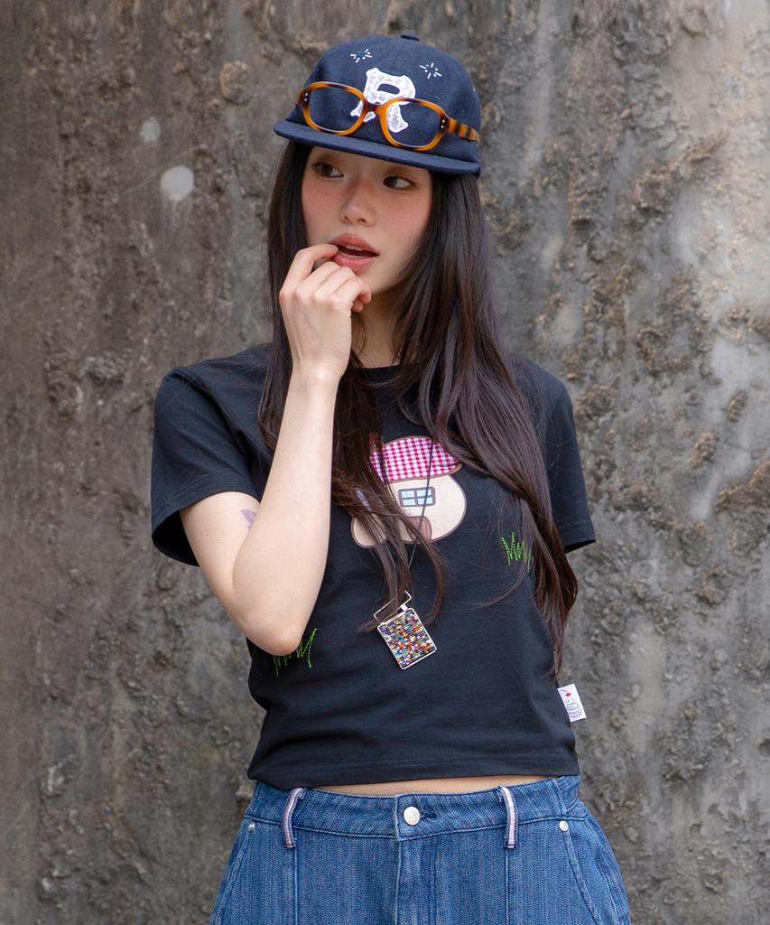RuNaKi'Hu' Wxt076 Kinoko House Applique T-Shirt (Black)