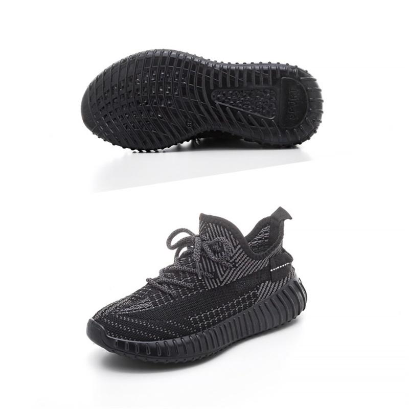 Student Style Plus Size Couple Casual Shoes Fly Knit Mesh Breathable Slip On Versatile Sports Sneakers