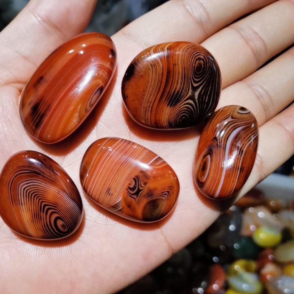 Twisted Red Agate Nanjing Yuhua Stone for Fish Tanks, Succulent Display, and Souvenir Decoration