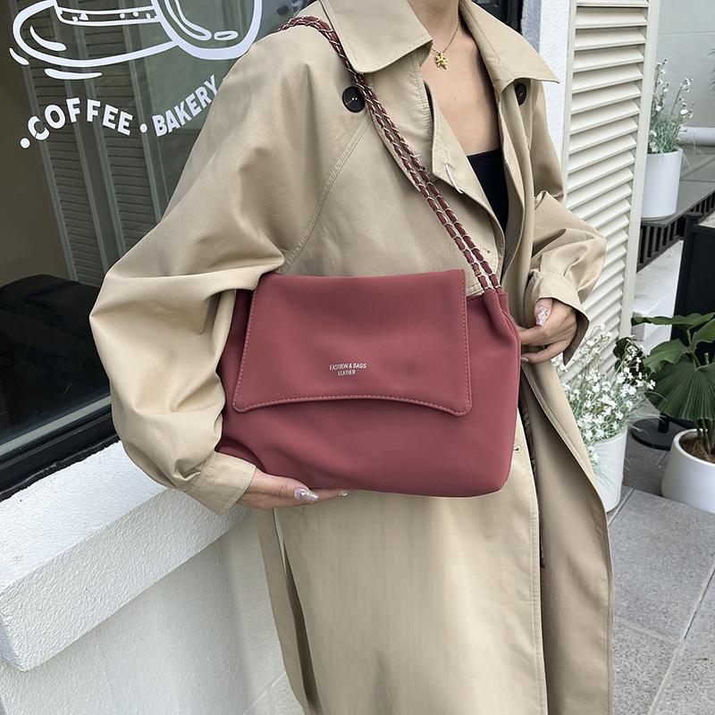 Soft leather large-capacity fashionable and simple commuter chain shoulder bag women's 2025 early autumn new versatile ins tote bag
