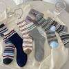 5 Paar Damen Frühling und Herbst Gestreifte Baumwolle Feuchtigkeitstransport Anti-Pilling Mittelhohe Socken