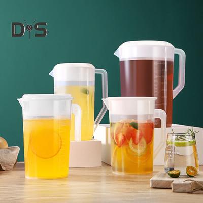 Unzerbrechlicher Wasserkrug aus Kunststoff mit Deckel, BPA-freier Eisteekessel, Eisteekrug, Limonadensaft-Getränkekrug für heiße und kalte Getränke