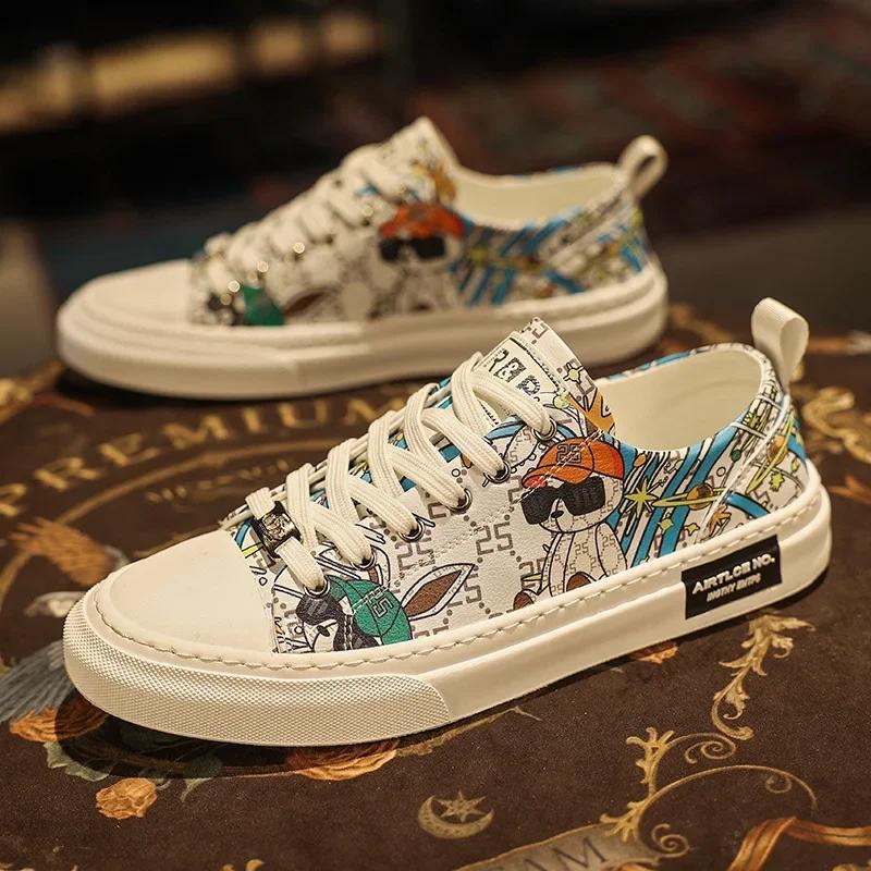 Brand New Men Leather Casual Shoes Tide Cartoon Print White Flat Skate Shoes Cool Lace-up Leather Sneaker