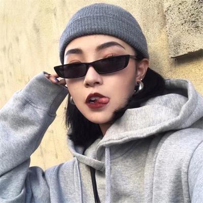 Maži stačiakampiai akiniai nuo saulės Moteriški Vyrai Retro siauro rėmelio hip-hop akiniai nuo saulės Vintažiniai juodi akiniai UV400 akiniai nuo saulės