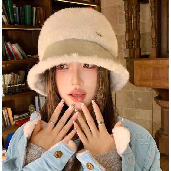 

Patchwork Plush Fisherman Hat for Women, Autumn and Winter, Wide Brim, Thickened, Warm, Face-Slimming Bucket Hat, Fashionable and Versatile 56-59CM(Spliced leather e