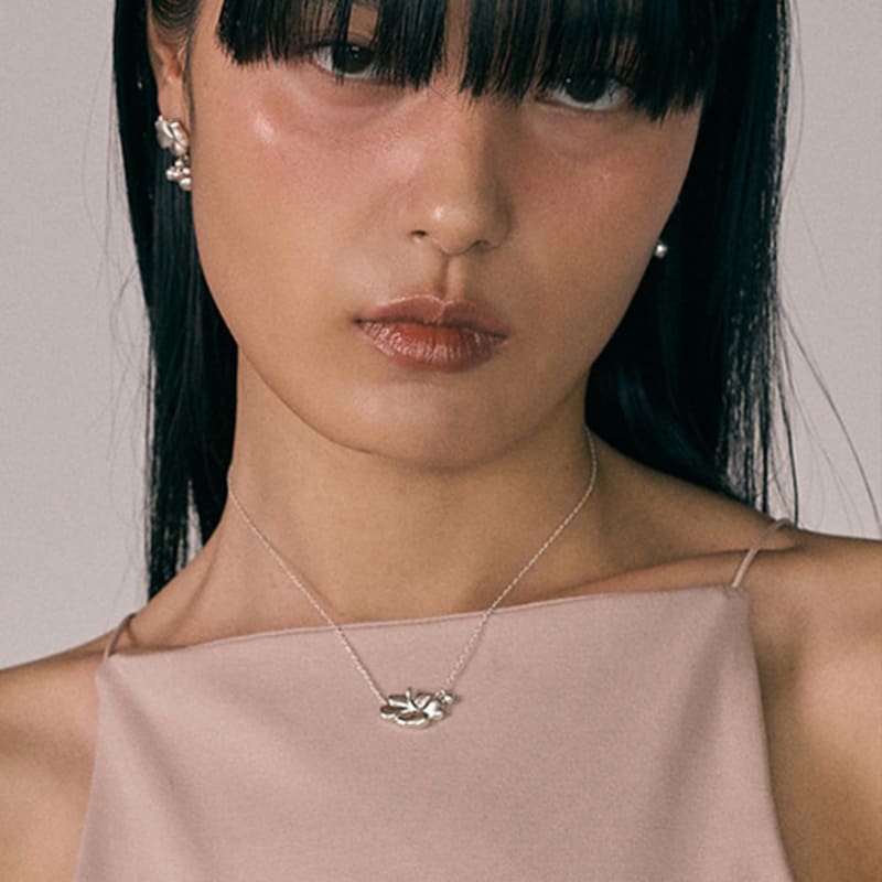 

NEBR Hawaiian flower N Silver