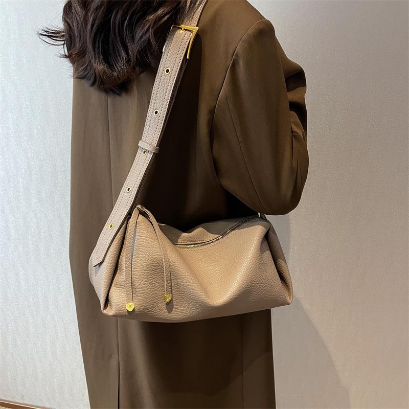 

Premium texture bag women s large capacity 2025 new fashion niche design messenger bag autumn and winter popular pillow bag сірий колір