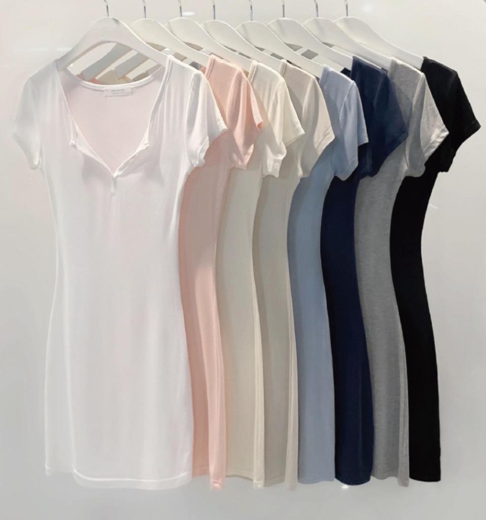 Disponibil: Rochie bodycon sexy cu mânecă scurtă și nasturi