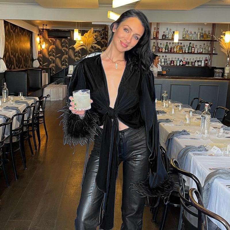Streetwear Chic Langarm Mit Pelzigen Federn Satin Crop Top Clubwear Vorne Fliege Up Sexy Schlanke Frauen Verband Shirt low Cut