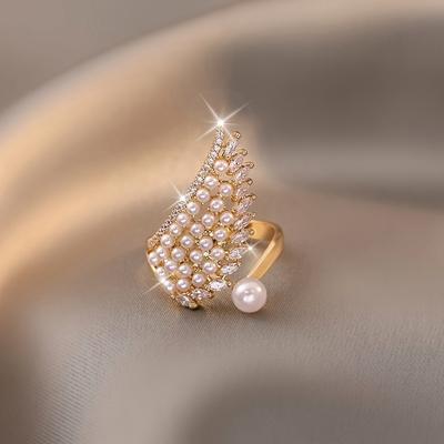 1 Stück Eleganter Weißer Imitationsperlen-Flügelring - Luxuriöses Wickeldesign, Schimmernde Imitationsperle, Geeignet für Hochzeiten und Partys