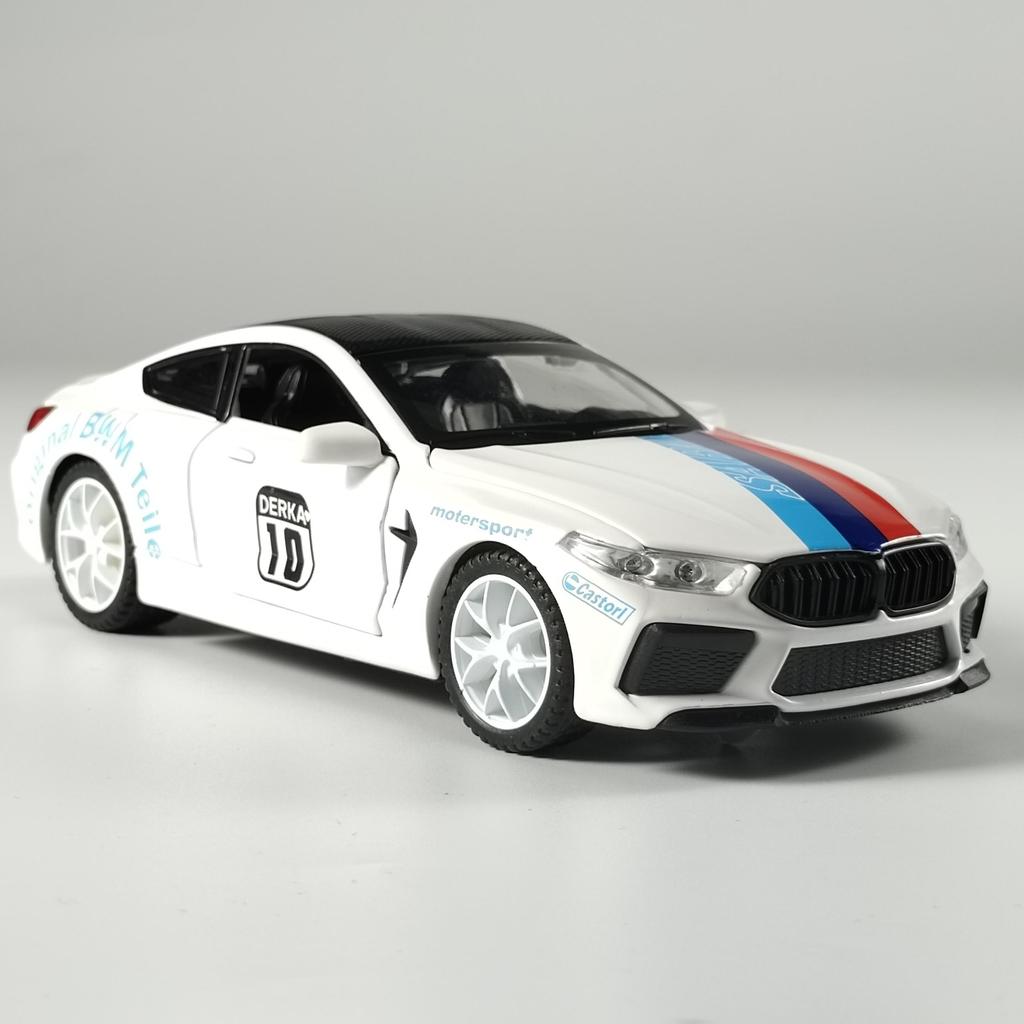 Simulation 1:32 BMW M8 Alloy Diecast Sports Car Model Sound Light Pull Back Toy Trendy Miniature Ornaments Gift for Childrens