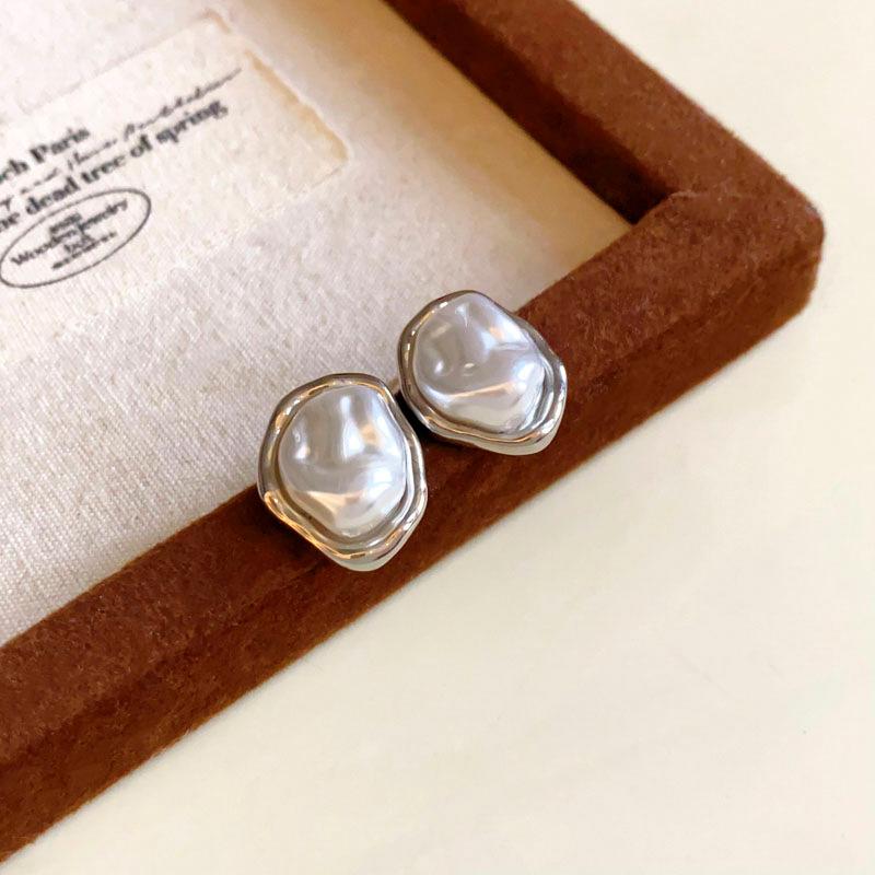 Silver needle pleated artificial pearl stud earrings French retro high-end earrings irregular fashion personalized earrings women