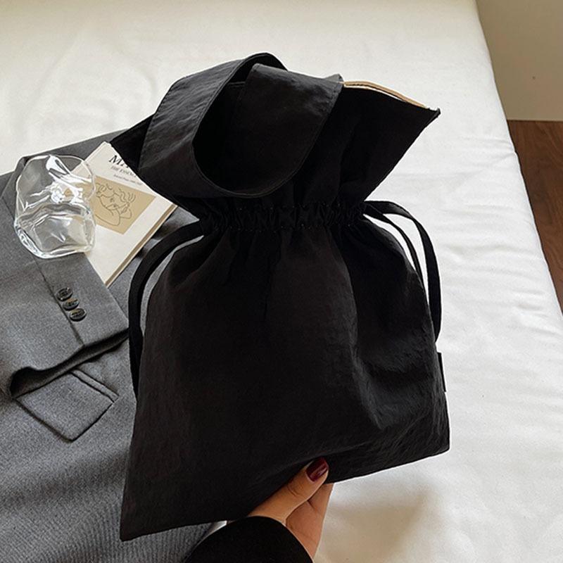 

Canvas bag women s large-capacity new autumn and winter niche pleated drawstring portable commuter bucket bag чёрный