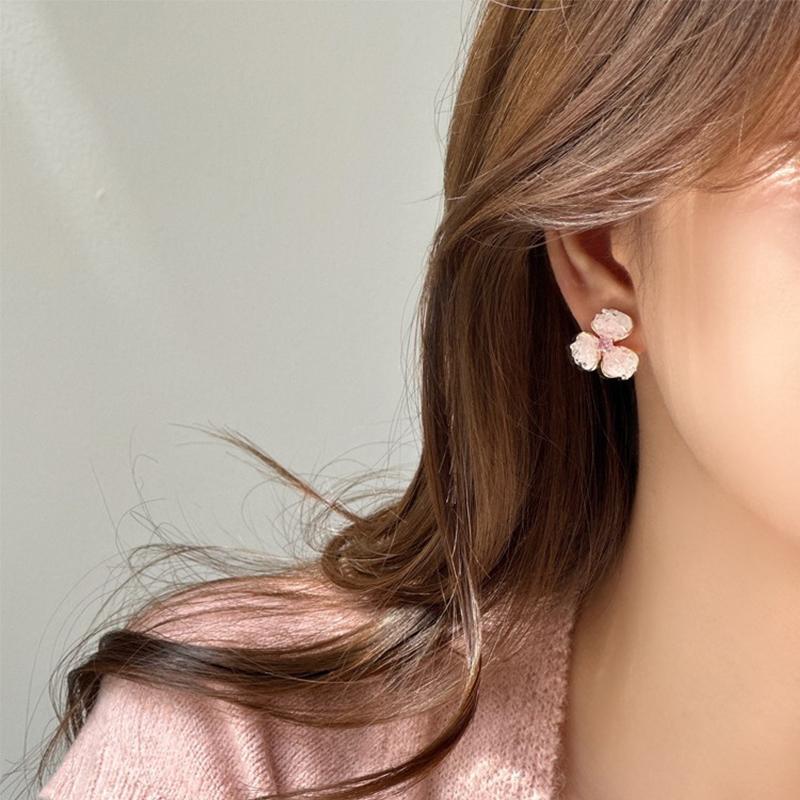 New Pink Crystal Three-petal Flowers Stud Earrings for Women Light Luxury Gradient Blue Fashion Jewelry Girl Party Gifts
