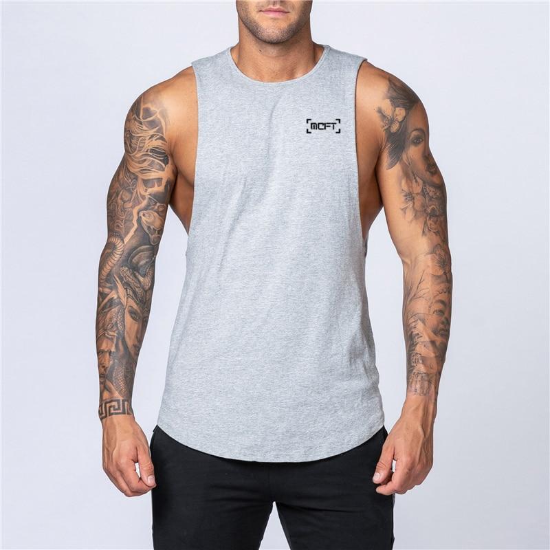 Muscleguys Letní pánská bavlněná prodyšná vesta se širokými rameny, fitness volný top bez rukávů, ležérní trička s potiskem