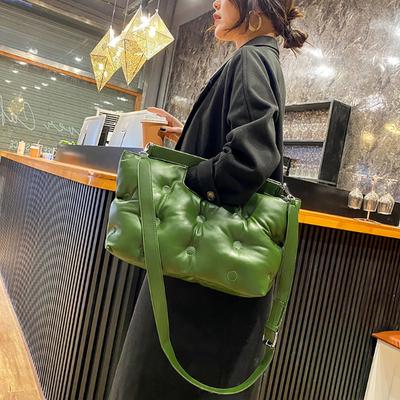 Jednobarevná velkokapacitní nová populární crossbody taška z obláčkové bavlny, plněná prachovým peřím, měkká kabelka pro ženy s designovým smyslem, taška přes rameno
