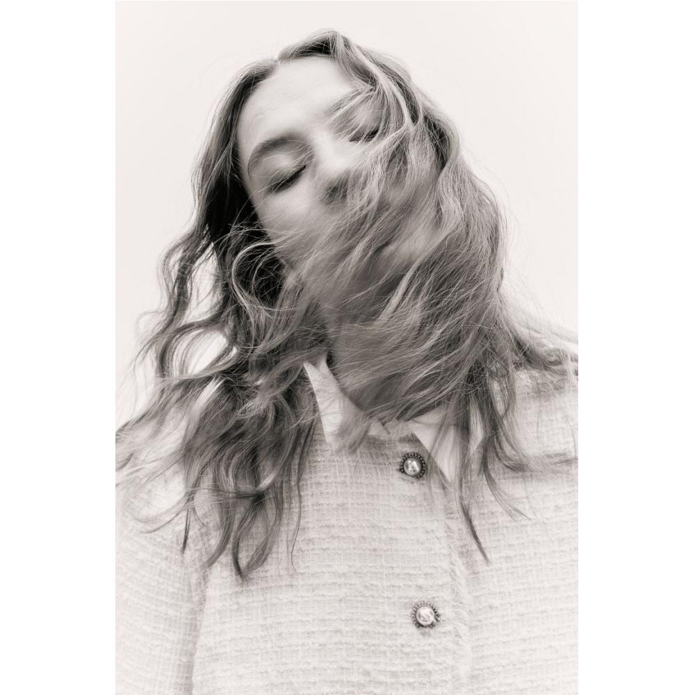 

Укороченный пиджак из букла HM кремового цвета