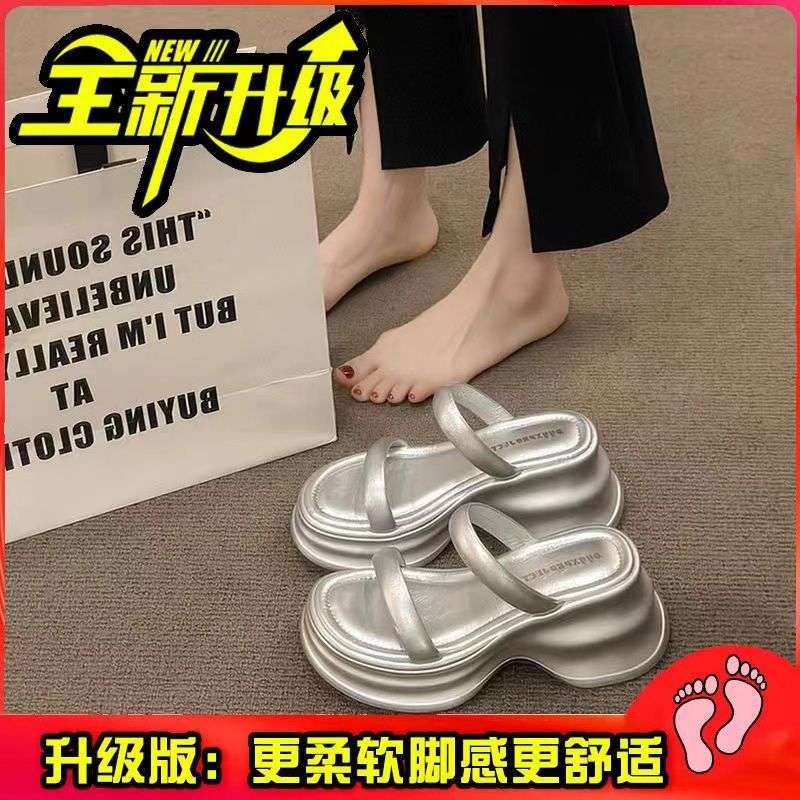 Wear foreign-style thick-soled heightened sandals for women's 2026 summer new Korean version of fashionable versatile casual slippers