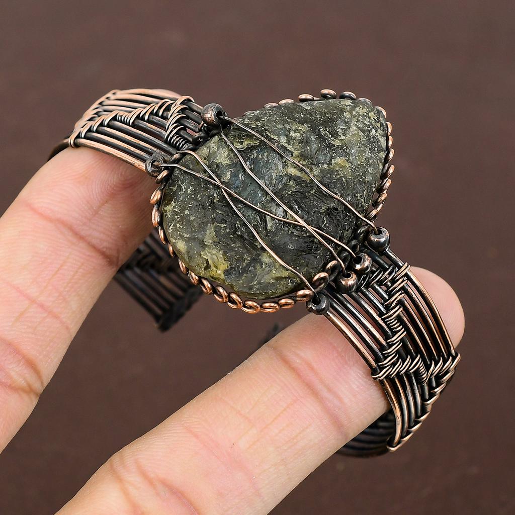 Natural Rough Prehnite Gemstone Handmade Copper Wire Wrap Bangle Adjustable K5G77