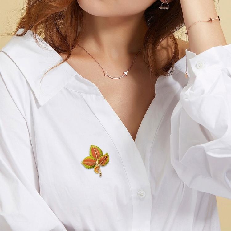 Artistic Enamel Autumn Leaf Pin Jewelry Combining Vintage Aesthetics and Natural Accent for a Distinctive Look