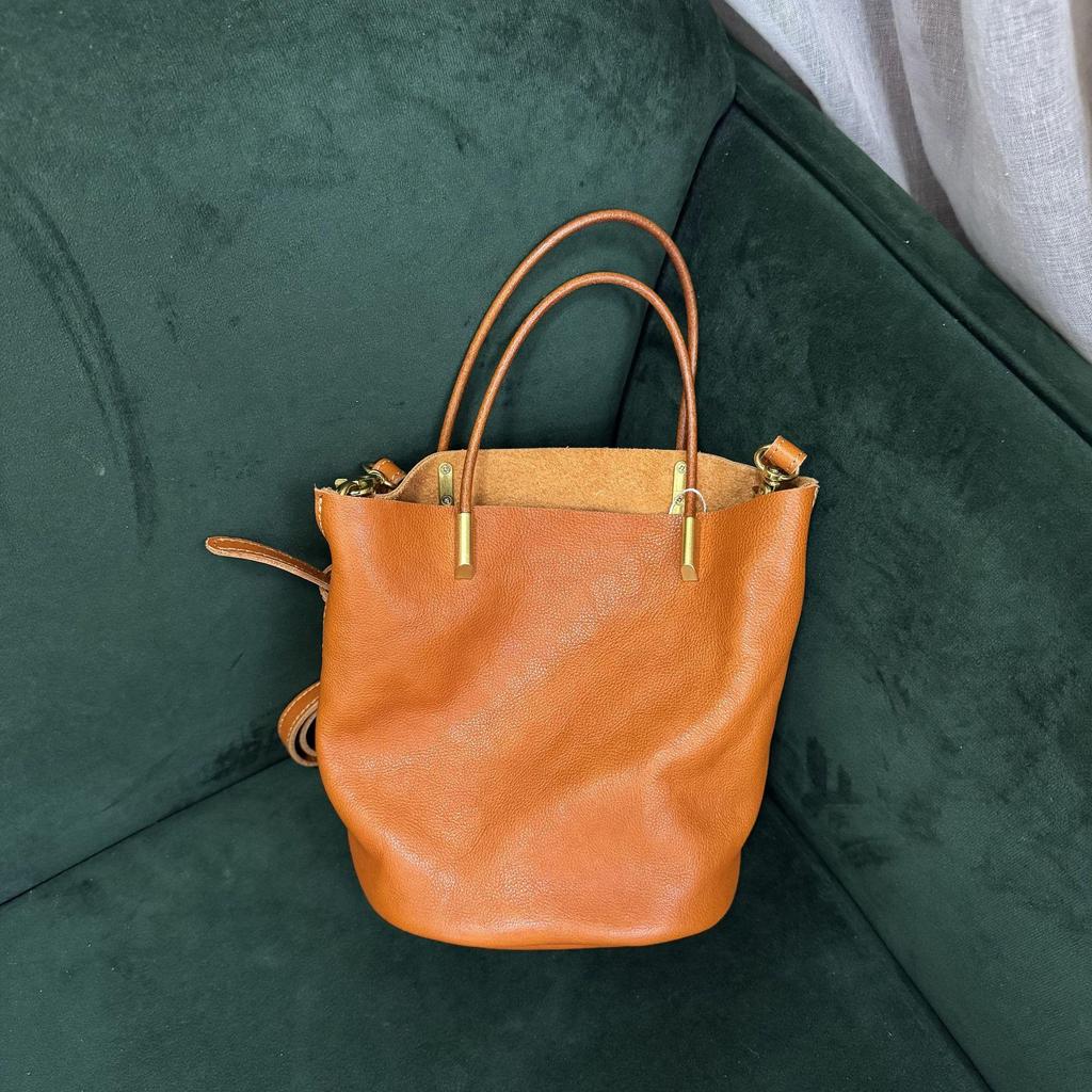 Retro Genuine Leather Bucket Handbag: Women's Vegetable-Tanned Cowhide Shoulder Bag with Large Capacity