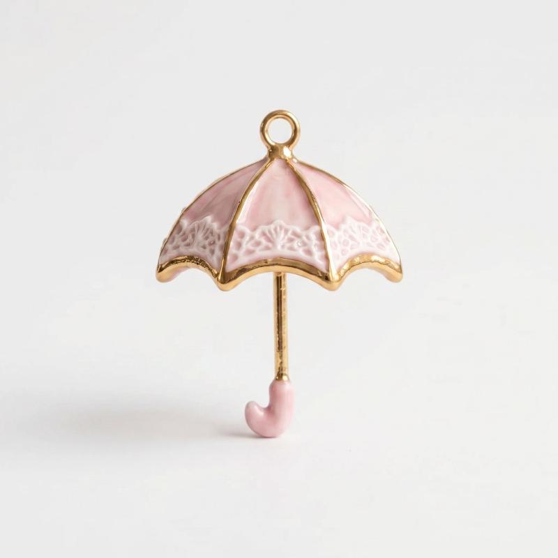 French-Style Powder Lace Pendant Delicately Dripping Oil Exquisitely Gold-Edged A Retro Girlish Accessory A Charming Design.