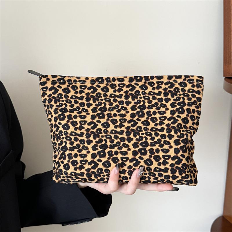 Autumn and Winter Leopard Print Makeup Bag Large Capacity Toiletry Bag Women's Makeup Pouch Travel Cosmetic Organizer Bag