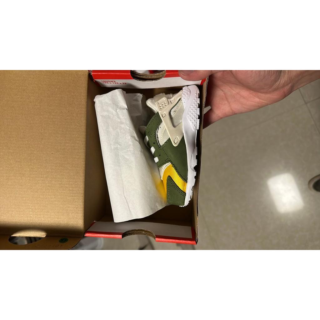 Stussy x Nike Air Huarache LE TD Dark Olive 2021 Sneakersy dla niemowląt Zielony Biały Varsity-Maize DH3323-300