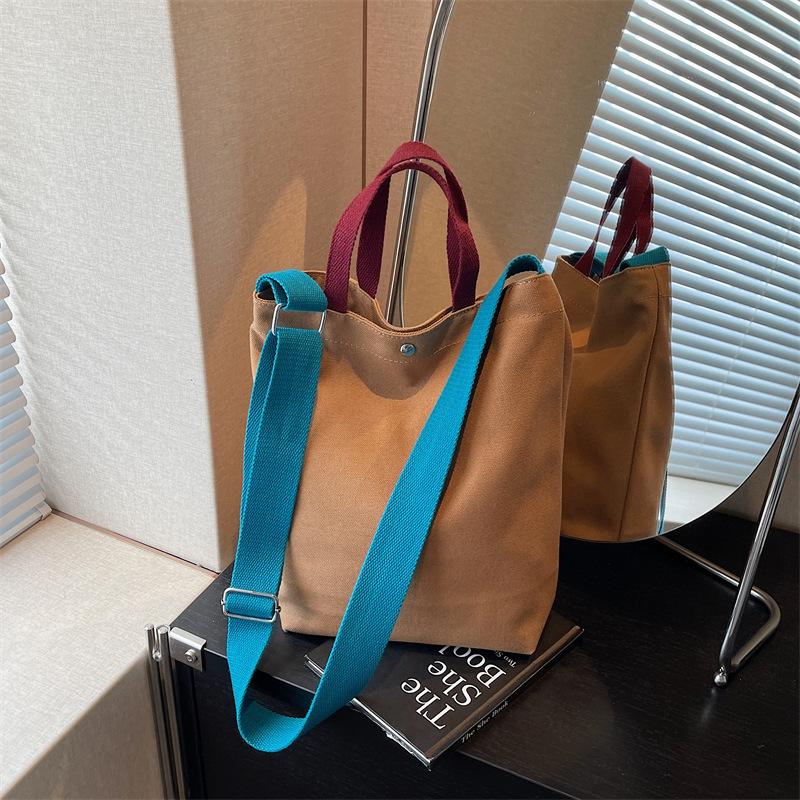 

Портативная наплечная сумка-тоут из ткани, женская новая простая сумка-ведро для通勤, нишевая, с чувством дизайна, большой вместимости, для отдыха коричневый