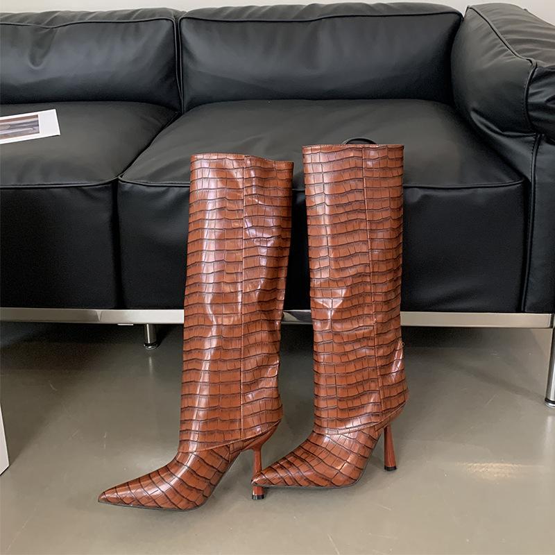 

2025 autumn and winter new fashion versatile pointed heel fashion high boots crocodile pattern but knee high heel display 39 коричневий