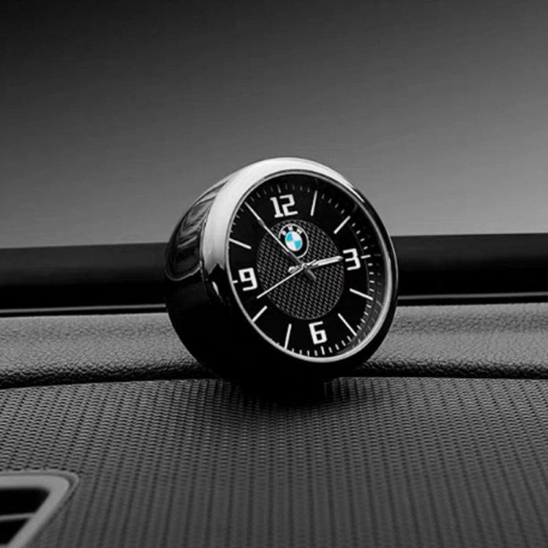Montre à Quartz Lumineuse en Alliage de Voiture Résistante à l'Usure et aux Dommages Heure Montre Électronique Mode Voiture