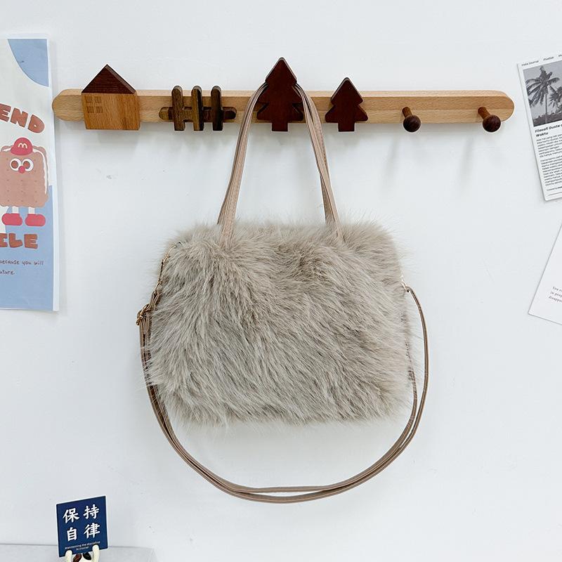 Plush Big Bag Women's New Fashion Versatile Handbag Temperament Plush Bag Versatile Fluffy Messenger Bag