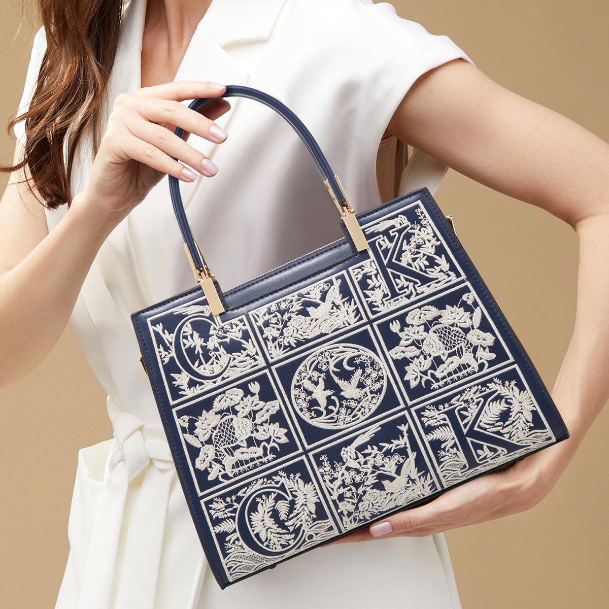 

Elegant red embroidered handbag for women, large capacity, 2024 new trendy crossbody bag, mom bag, bridal wedding bag темно-синий