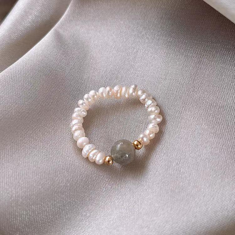 

Эластичное кольцо из клубничного кристалла и пресноводного жемчуга - Стильный и модный дизайн для женщин белый