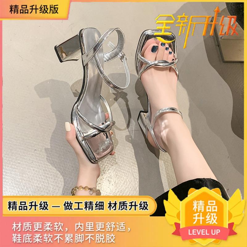 

Летние женские сандалии 2025 года, новая модель, сандалии на низком каблуке, повседневные, белые, женские туфли, простые и универсальные сандалии на толстом каблуке 35