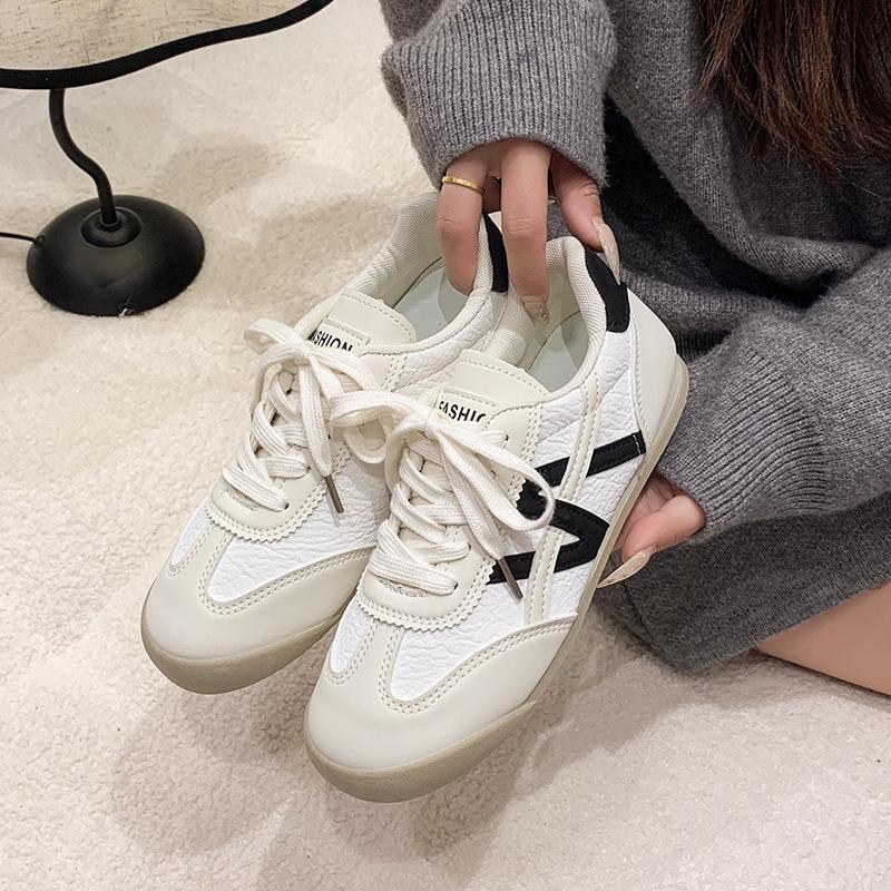 Lightweight Niche Forrest Gump Shoes Women's 2025 Autumn New Flat-soled White Shoes Non-slip Casual Sports Moral Training Small Waist