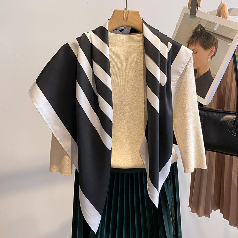 Luxus-Design 90X90CM Bedrucktes Damen Seidensatin Bandana Schal Rechteckschal Quadratischer Kragen Mode Taschentuch Foulard