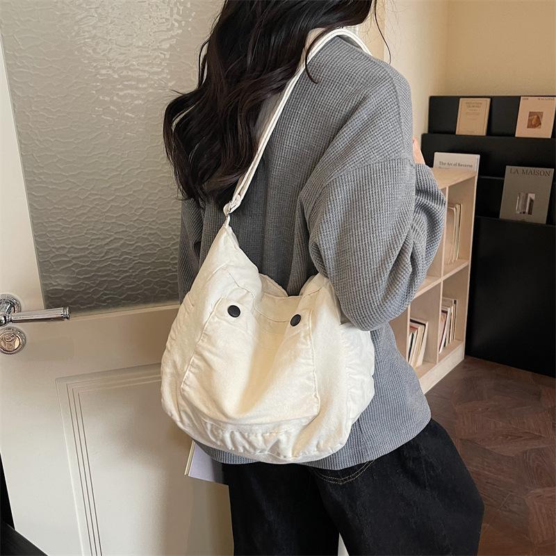 Japanese Retro Canvas Bag: Unisex Large Capacity Crossbody Messenger for Students