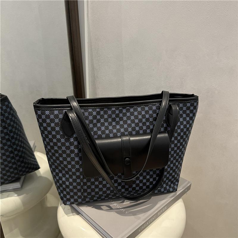 

Women s bags, large-capacity tote bags, fashionable printed rhombus shoulder bags, simple texture handbags, women s bags чорний