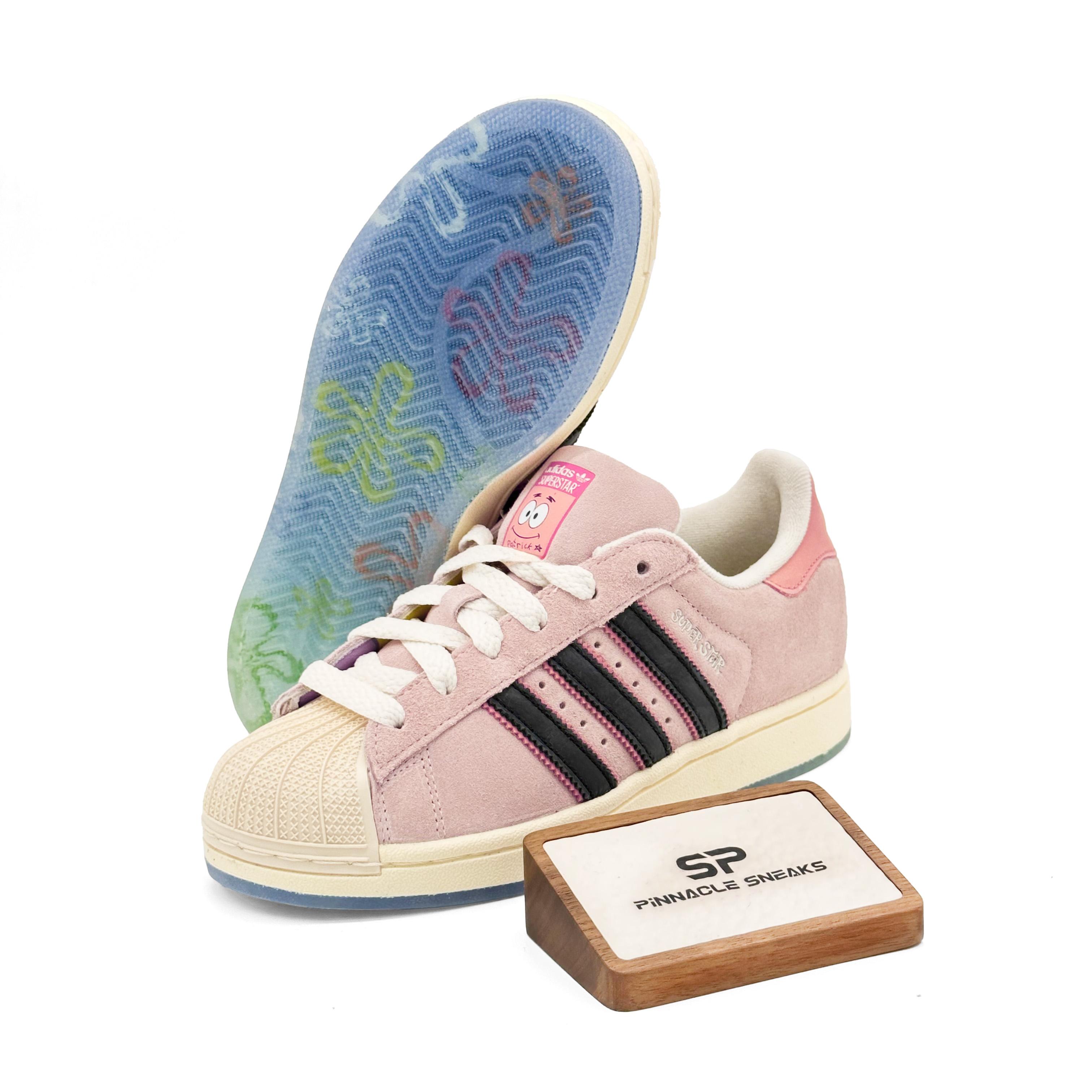 

Губка Боб Квадратные Штаны x adidas Originals Superstar Патрик Стар JQ6778 EU 36.5 темно-серого