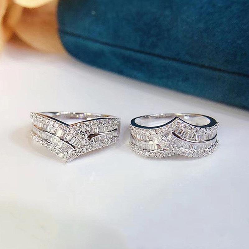 Huitan Fashion Wave Design Cubic Zirconia Rings for Women New Arrival Luxury Wedding Accessory Silver High-quality Jewelry