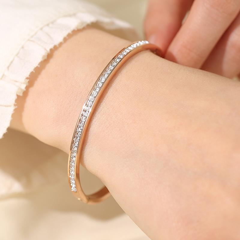 Simple Stainless Steel Titanium Steel Bracelet, Loving and Non-fading, High-end and Full of Diamonds for Girls
