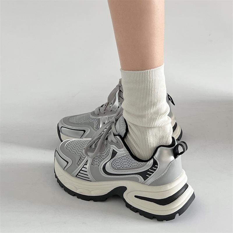 Trend versatile, showing feet, small platform dad shoes, women's 2025 new autumn and winter lightweight and heightening casual sports shoes
