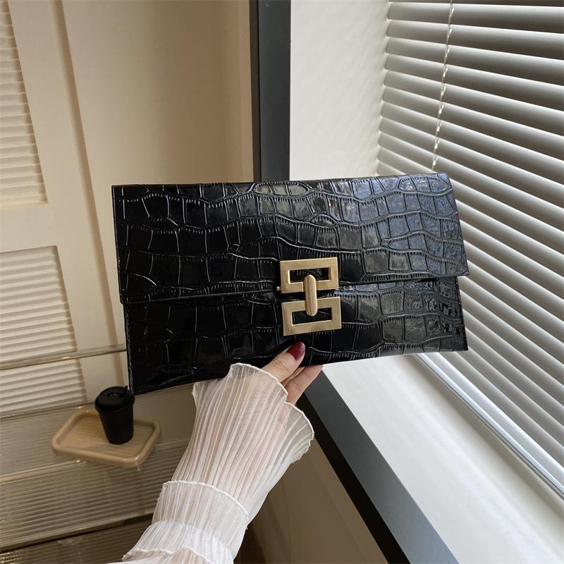 2025 лето новая модная сумка простая зарубежная текстура узор под камень корейская версия сумка-конверт трендовая девушка однотонная сумка 2898₽