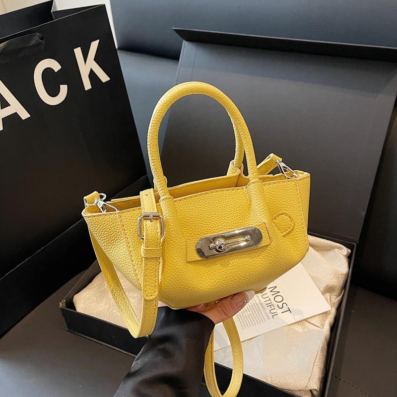 

Женская сумка 2025 новая высококлассная портативная сумка Kelly большой вместимости повседневная универсальная сумка через плечо для поездок на работу 23*6*13 жёлтый