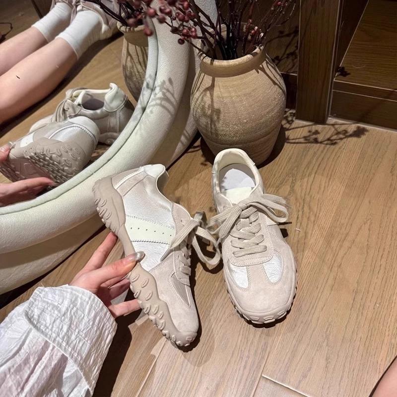 New Women's Shoes 2025 Spring Light Luxury High-end Sense Versatile Soft Sole Stepping On Shit Sense German Training Shoes Soft Sole Not Tired Feet