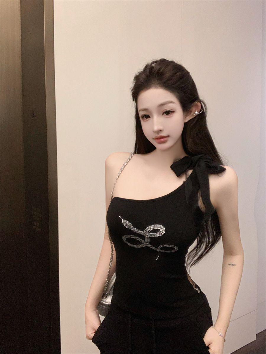 

Острая кружевная майка на одно плечо со стразами: Женский летний кроп-топ с вырезами на спине XL чёрный